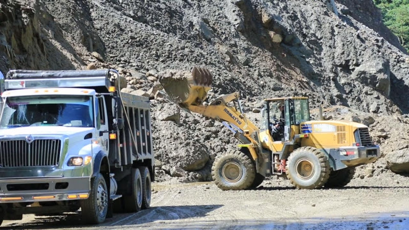 Mas de 3.500 m3 de material se remueven al dia en el km58 de la via Bogota Villavicencio