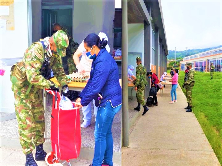 Ejercito Nacional entrega ayudas y desinfecta calles en Bogota y Cundinamarca