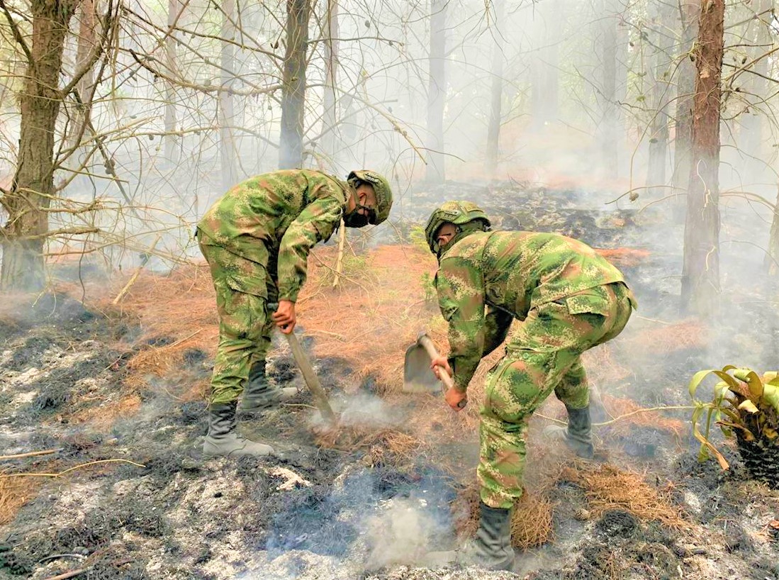 Ejercito Nacional apoyo labores para apagar incendio en Cucunuba