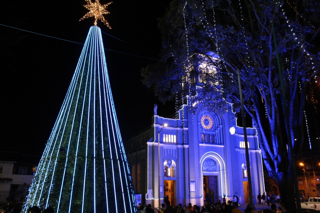 Cajica encendio la luz de Navidad1