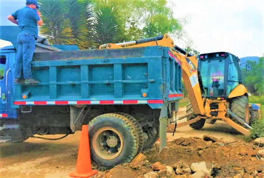 Una importante placa huella se construye en el sector Juaica Santuario de Tabio